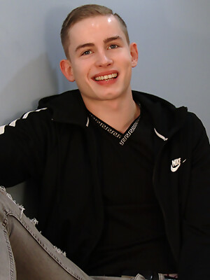 Straight Young & Very Hung Carter's 1st Man Wank & he Cum's Bucket Loads!