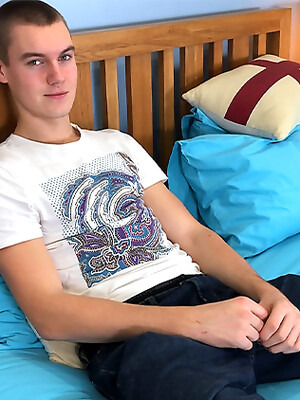 Young Straight Rugby Lad's Cock gets Manhandled & Shows his Hairy Hole & Squirts Everywhere!