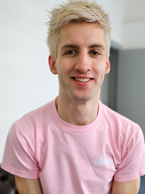 It's the return of skinny hung twink Rick Dalton