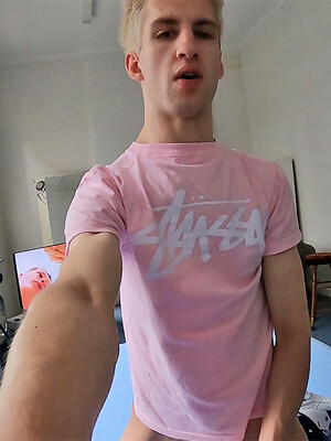 It's the return of skinny hung twink Rick Dalton