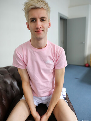 It's the return of skinny hung twink Rick Dalton