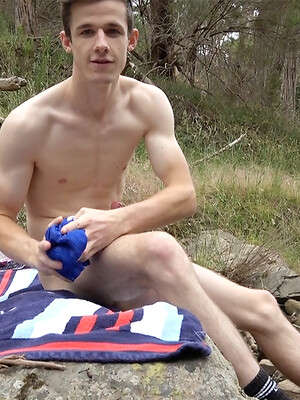 Road trip with hung Aussie boy Brad Hunter