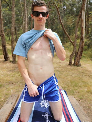 Road trip with hung Aussie boy Brad Hunter