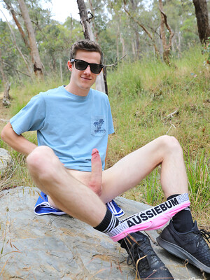 Road trip with hung Aussie boy Brad Hunter