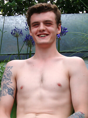 Straight Young Boxer Kieran Wanks his Thick Uncut Cock & Shoots his Load!
