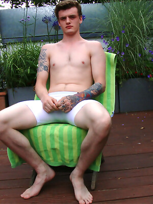 Straight Young Boxer Kieran Wanks his Thick Uncut Cock & Shoots his Load!