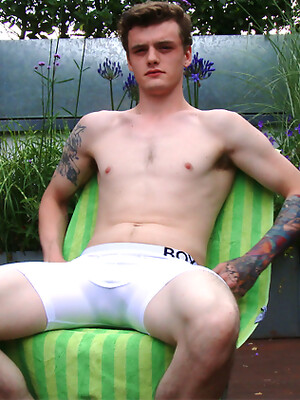 Straight Young Boxer Kieran Wanks his Thick Uncut Cock & Shoots his Load!