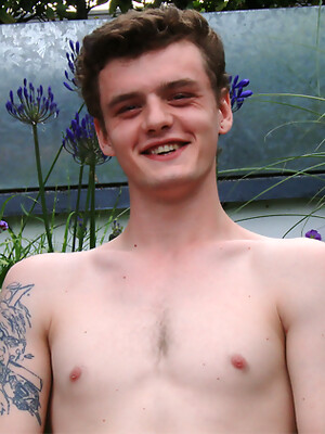 Straight Young Boxer Kieran Wanks his Thick Uncut Cock & Shoots his Load!