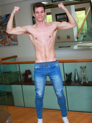 Young Mixed Martial Arts Expert Alex Shows off his Athletic & Ripped Body & Shoots Cum on his Chin!