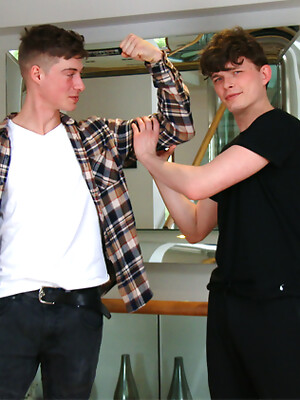 Young Straight Lads Dustin & Henry Wank & Suck Each Other's Big Uncut Cocks!
