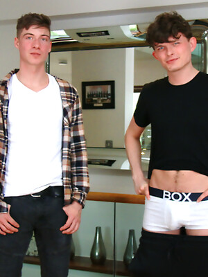 Young Straight Lads Dustin & Henry Wank & Suck Each Other's Big Uncut Cocks!