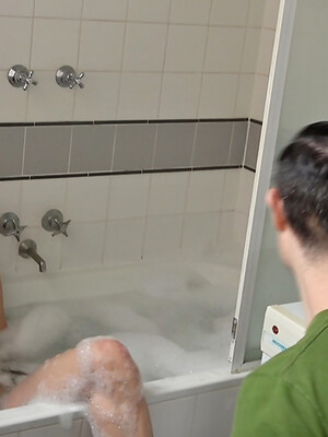 Aussie boy Nate Anderson's first nude shoot