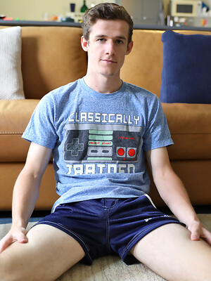 Aussie boy Brad Hunter showing off his thick tool