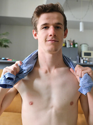 Aussie boy Brad Hunter showing off his thick tool
