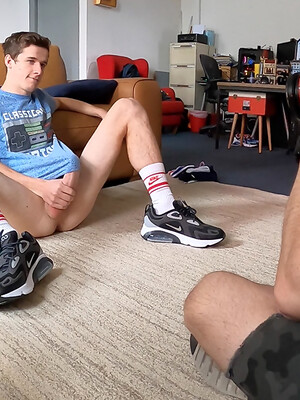 Aussie boy Brad Hunter showing off his thick tool