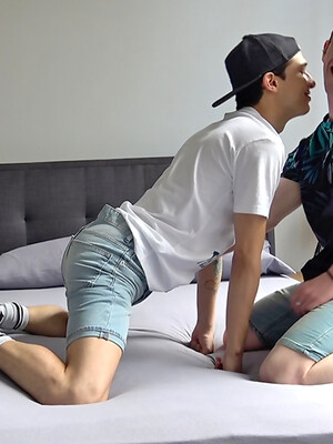 Aussie boy Cody James is hooking up with Andy Samuel