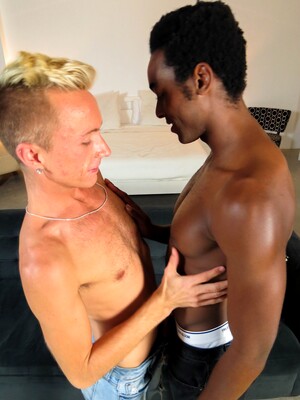 Interracial fucks Tommy Blake and Seth Sanders