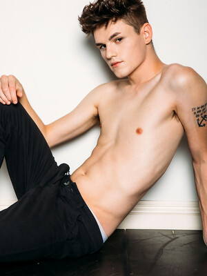 Avery Jones & Aiden Ward heat up the screen!