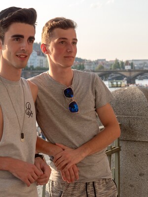Skinny twinks  Jesse Evans and Johnny Polak love bareback anal