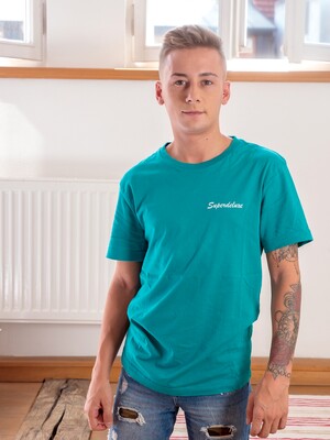 Twinks blonde David Sky makes erotic solo