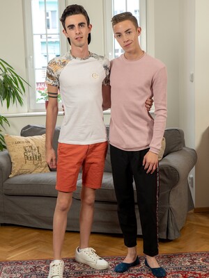 Twinks Jesse Evans and Nick Danner love bareback anal