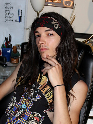Rocker Dude With a Thick Dick
