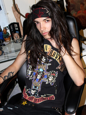 Rocker Dude With a Thick Dick