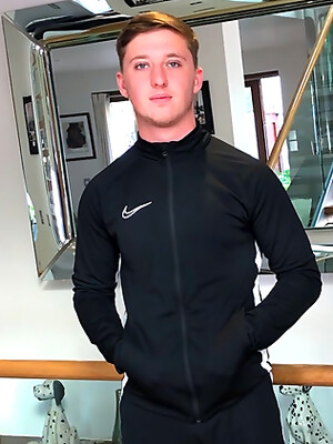 Young Straight Lad Noah Shows off his Body