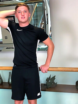 Young Straight Lad Noah Shows off his Body