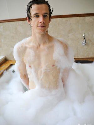 Brad Hunter's horny hot tub shoot