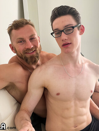 GayHoopla Veteran Bryce Beckett Shows Kingsley Kross How To FUCK