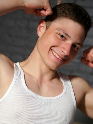 Gym Boy Dick Rubbing