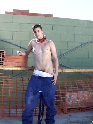 Tradie Boys Desperate For Dick