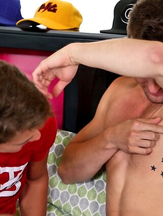 Cute gays Brad Rockwell and Alex Jordan ride each other's knob on a bed