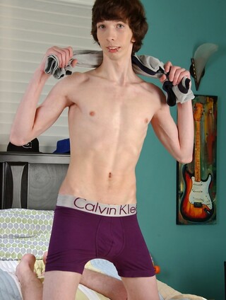 Sexy twink Hunter Page fucked by his skinny boyfriend Max Payne
