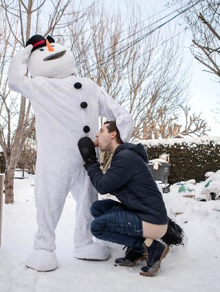 Gay snowman Bo Sinn fucking twink Benjamin Blue in the ass from behind